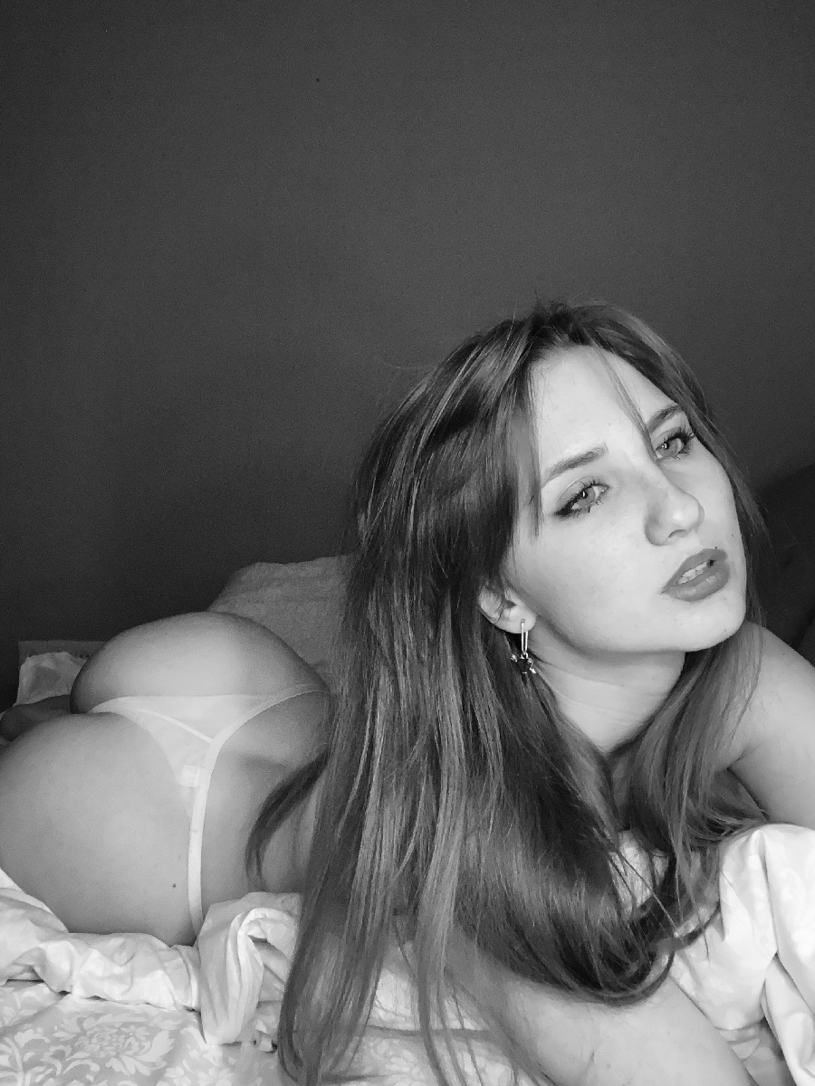 Take a pause and enjoy Nata nude — streaming from Prague