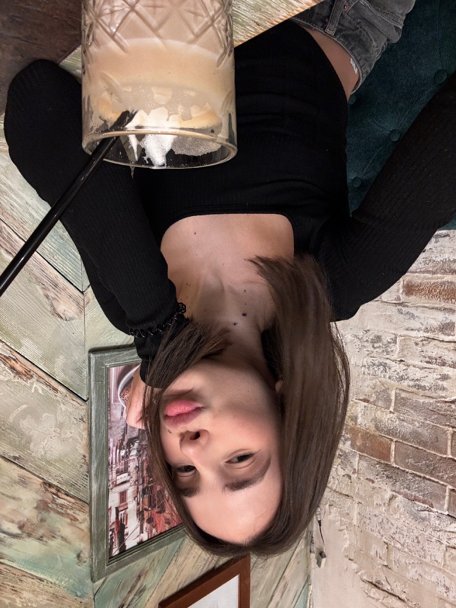 Fresh photos, fresh mood — Tina online in Prague